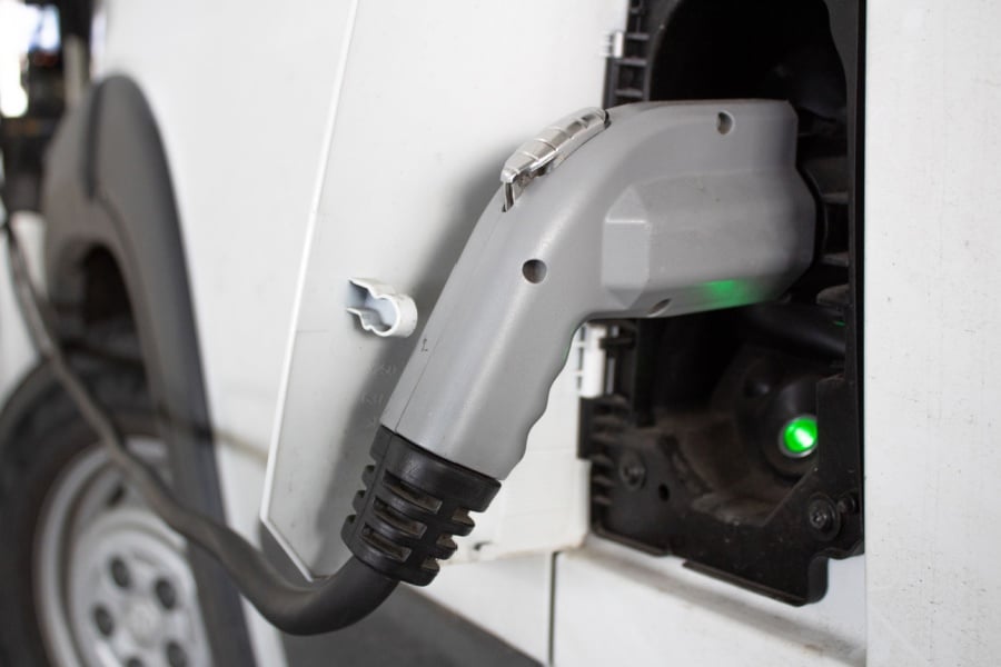 Temporary and Mobile Charging Solutions for Medium and Heavy-Duty Electric Vehicles Commercial EV at charging station