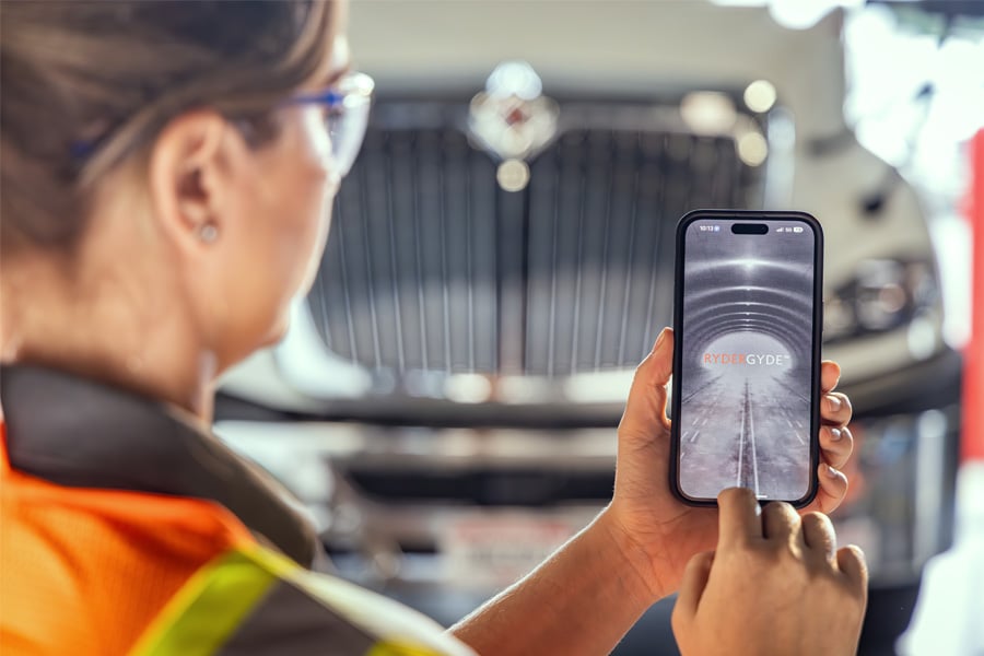 Customer using the RyderGyde app to manage their fleet