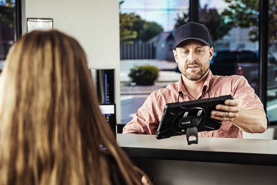 A customer using the quick pick up and drop off rental perk A customer using the quick pick up and drop off rental perk