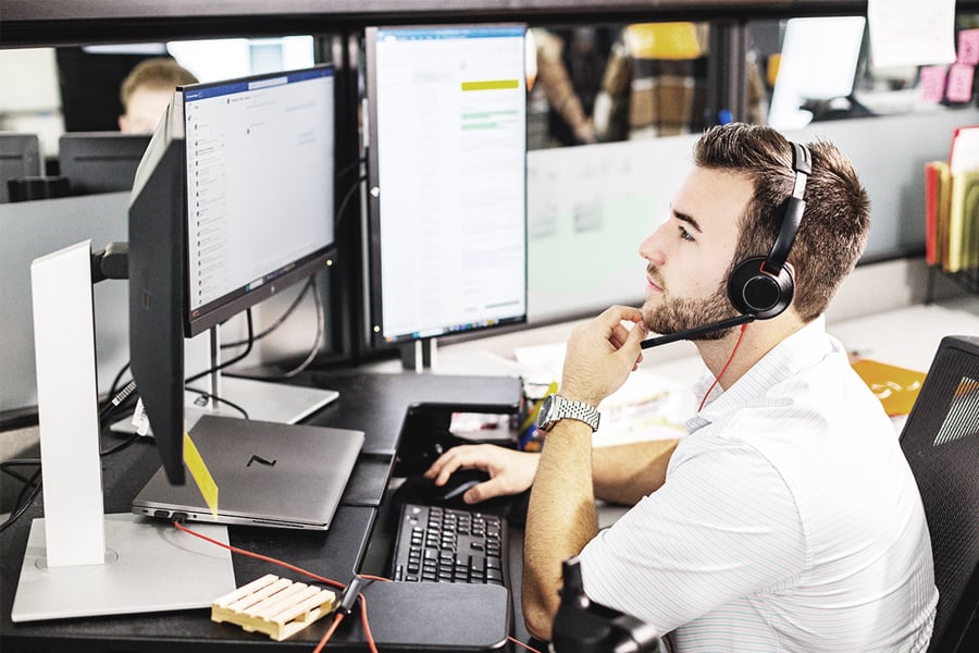 Ryder analyst monitoring video telematics Ryder analyst monitoring video telematics