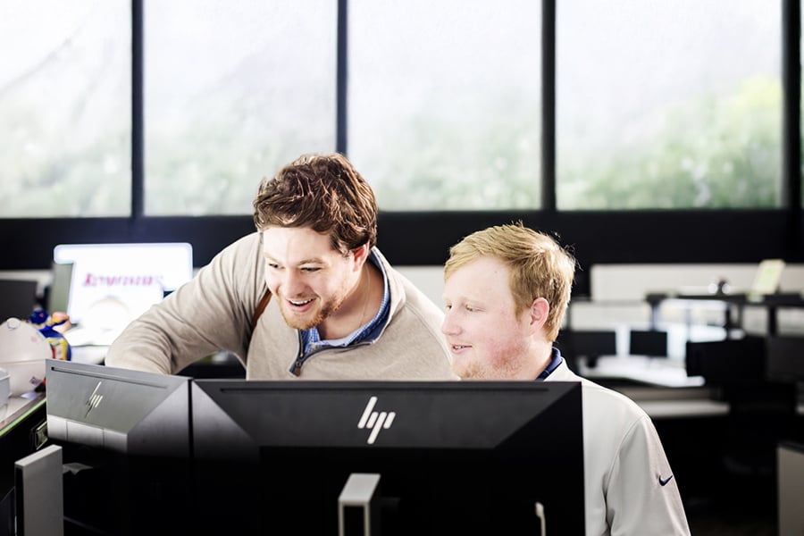 Ryder employees collaborating to provide the customer with the best possible experience on Ryderhsrae Ryder employees collaborating to provide the customer with the best possible experience on Ryderhsrae